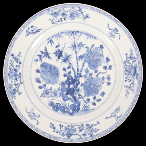 191 - A Chinese blue and white porcelain plate, with painted botanical design, diameter 27cm