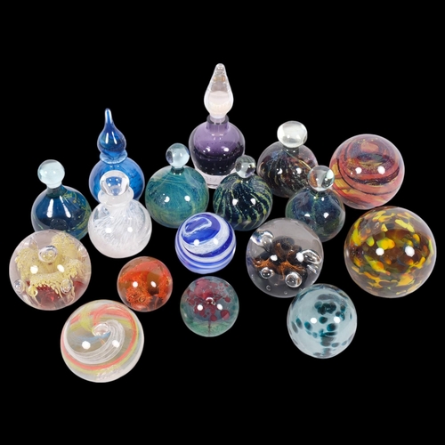 216 - A group of various glass paperweights, including Mdina, a Valetta scent bottle, etc (17)