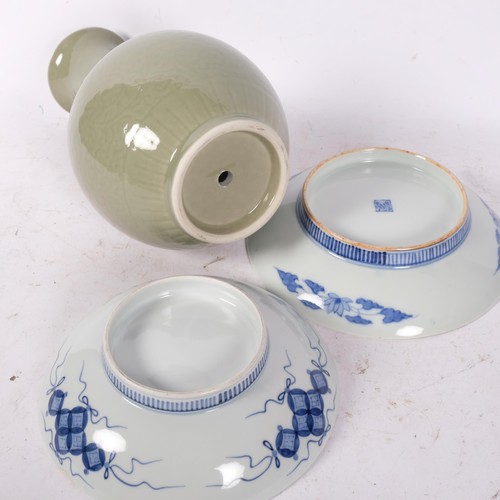 188 - 2 similar Chinese blue and white porcelain bowls, diameter 22cm and 21cm, a Chinese celadon glazed p... 