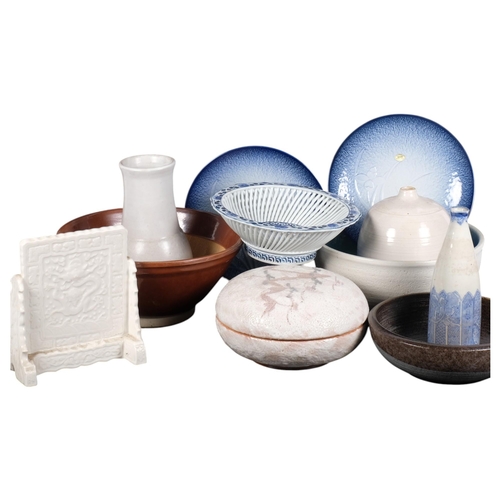 604 - Japanese porcelain bowls, pottery bowls and vases, etc