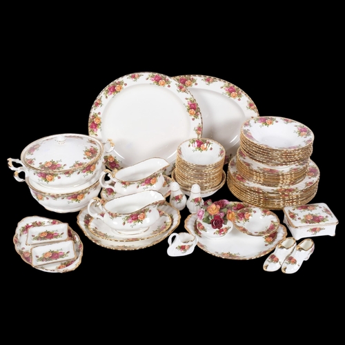 614 - Royal Albert Old Country Roses dinner service for 8 people, including 2 vegetable tureens and covers... 