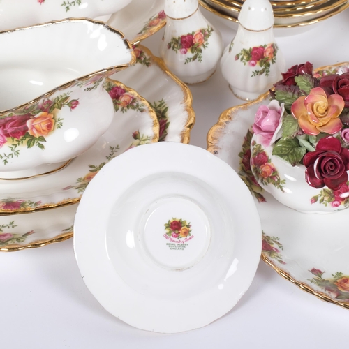 614 - Royal Albert Old Country Roses dinner service for 8 people, including 2 vegetable tureens and covers... 