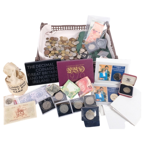 700 - A quantity of decimal and pre-decimal coinage, both UK and foreign, commemorative coinage and otherw... 