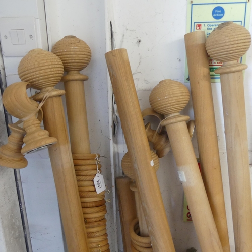 2651 - Four modern two-section pine curtain poles. Longest 296cm, shortest 226cm.