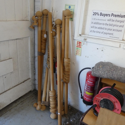 2651 - Four modern two-section pine curtain poles. Longest 296cm, shortest 226cm.