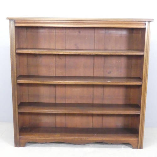 2679 - A mahogany open bookcase, with three adjustable shelves. Width 123cm, height 118cm, depth 31cm.