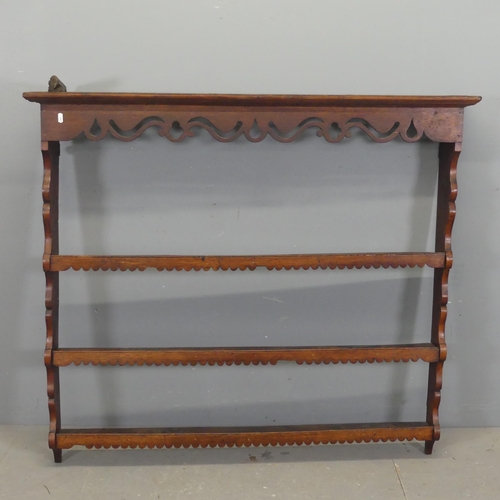 2706 - An antique oak hanging plate rack.
Width 127cm, height 112cm, depth 19cm.