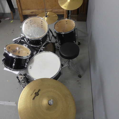 2707 - A modern Pearl drum kit, comprising a base, Floor tom, snare, two tom toms, high hat, two cymbals an... 