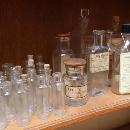 3031 - A large quantity of mixed clear glass apothecary bottles and test tube samplers, the majority are co... 