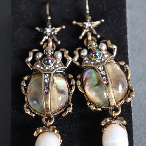 3174 - Jewellery: Alexander McQueen style costume jewellery - pair of earrings.
In the form of beetles with... 