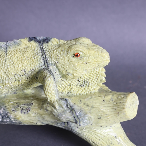 3395 - Natural History : a textured sculpture, study of a gecko, unsigned, length 22cm.