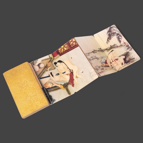 3413 - Erotica / Erotic Art: Chinese Shunga. A folding pillow book which when unfolded depicts five differe... 