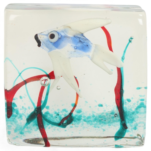 21 - A Murano style aquarium glass block showing a single tropical fish swimming in reeds, height 12.5cms... 