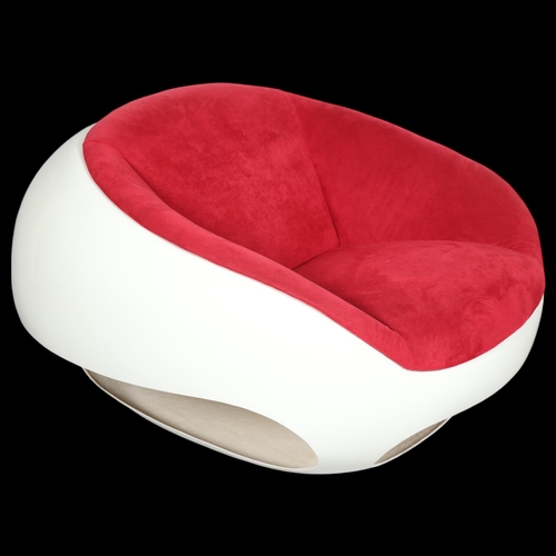 65 - MARIO SABOT, a mid-century fibre glass pod lounge chair, Italian, 1960s, this model was used in Pier... 