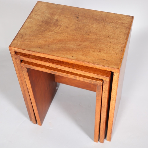 174 - A nest of 3 Art Deco 1930s Cotswold School tables with exposed dovetail detail, tallest 60cm, top 45... 