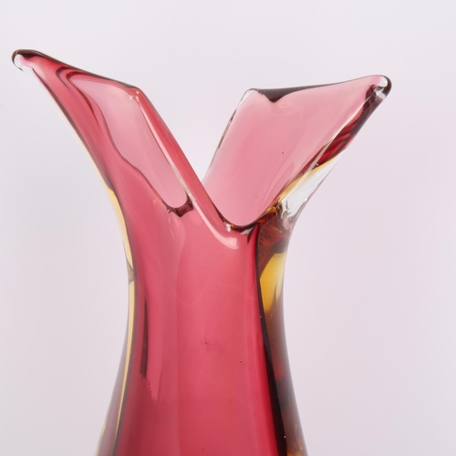 192 - A mid 20th century Murano sommerso vase  in the manner of Flavio Poli, indistinctly signed to base, ... 