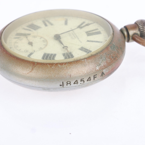 1046 - A First World War Period British Military Issue open-face keyless pocket watch, white enamel dial wi... 