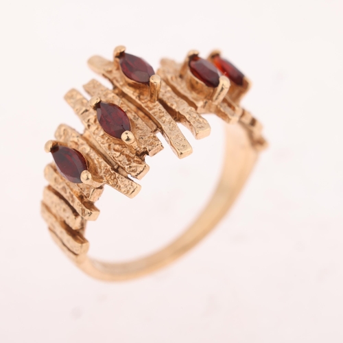 1132 - A 9ct gold garnet naturalistic dress ring, maker M&B, Birmingham 1972, textured decoration set with ... 