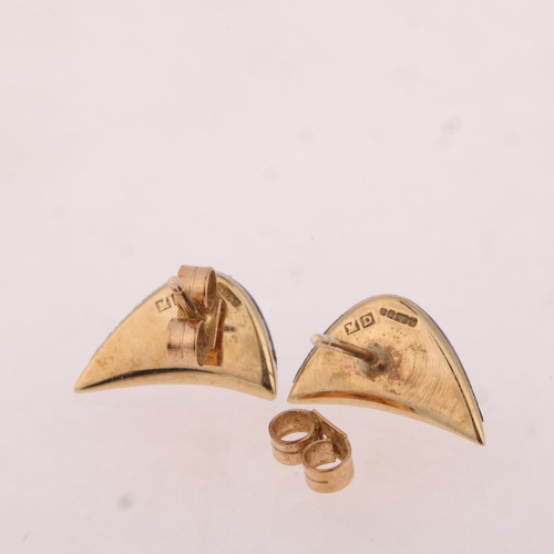 1149 - A pair of 9ct gold lapis lazuli stud earrings, maker MD, Sheffield 1989, stylised curved wing form w... 