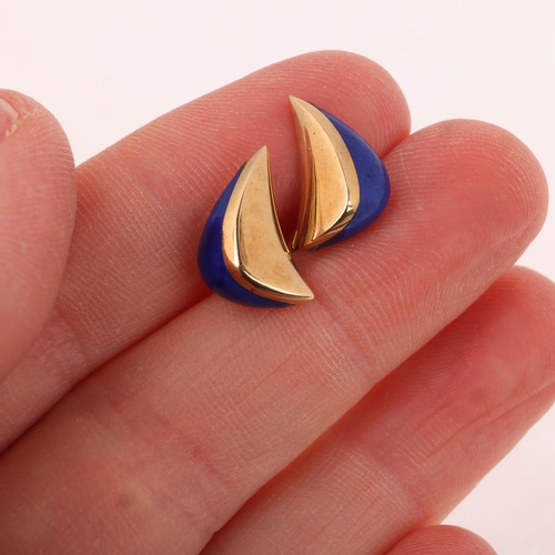 1149 - A pair of 9ct gold lapis lazuli stud earrings, maker MD, Sheffield 1989, stylised curved wing form w... 