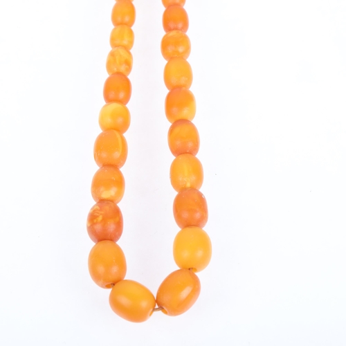 1173 - A Vintage single-strand graduated butterscotch amber bead necklace, beads ranging from 13.2-7.8mm, 3... 