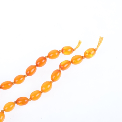 1176 - A group of amber beads, mostly 9.6mm, 8.4g