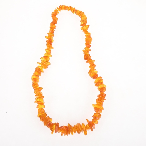 1178 - A Vintage single-strand graduated rough amber bead necklace, 70cm, 61.5g