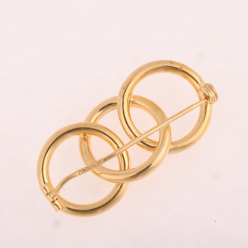 1190 - An 18ct gold triple hoop brooch, 36.2mm, 3.9g