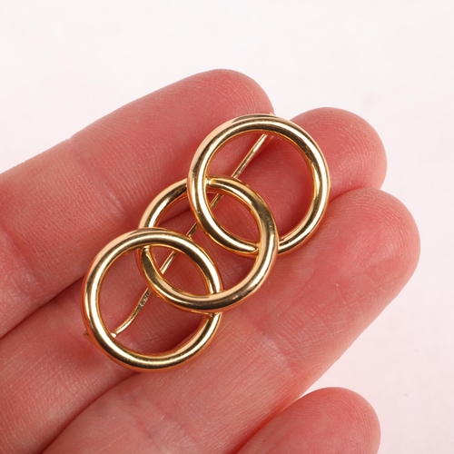 1190 - An 18ct gold triple hoop brooch, 36.2mm, 3.9g