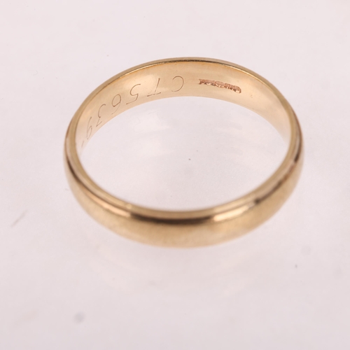 1230 - A 9ct gold wedding band ring, maker PHW, polished and textured decoration, band width 4.1mm, size O,... 