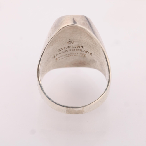 1481 - CHRISTIAN VEILSKOV - a Danish modernist sterling silver abstract ring, plain oval concave form, sett... 