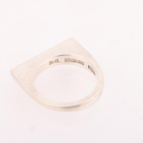 1526 - SVEN HAUGAARD - a Danish modernist sterling silver geometric abstract ring, of plain form with taper... 