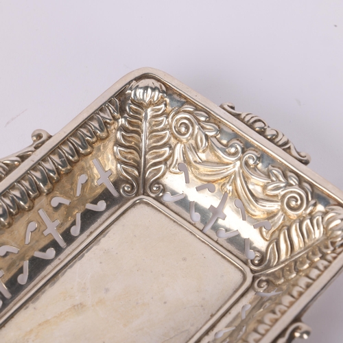 1623 - An Edwardian silver bon bon basket, Walker & Hall, Birmingham 1904, rectangular form with relief emb... 