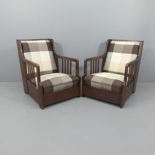 2061 - Manner of CARL WESTMAN (1866-1936) - A pair of oak Arts and Crafts lounge chairs, ca.1900, the strai... 