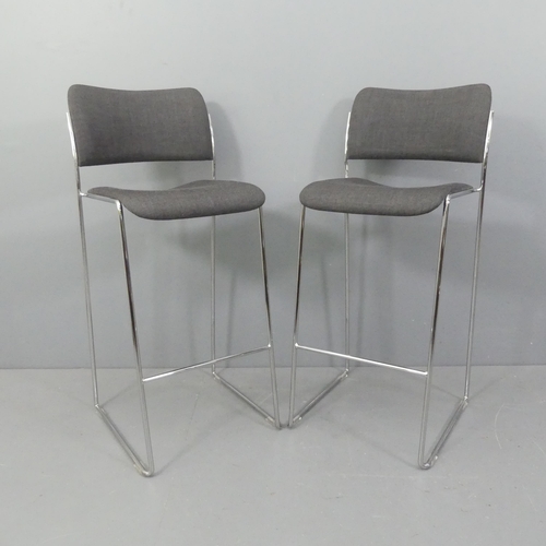 2066 - DAVID ROWLAND - A pair of Howe 40/4 bar stools with upholstered seat and back with maker’s labels, c... 