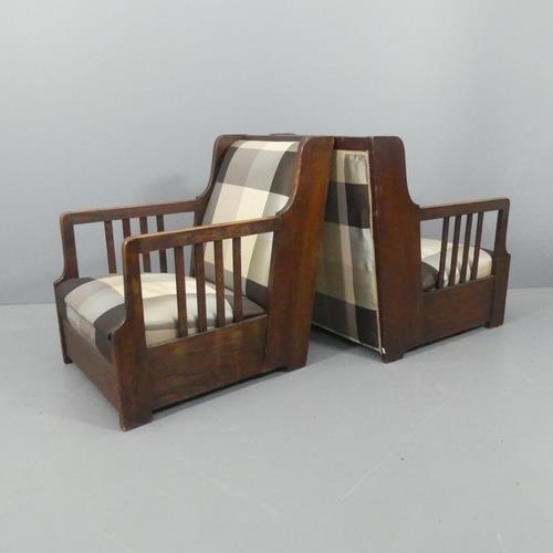 2061 - Manner of CARL WESTMAN (1866-1936) - A pair of oak Arts and Crafts lounge chairs, ca.1900, the strai... 