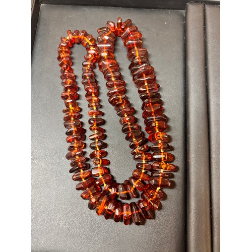 1445 - A quantity of amber, cherry amber and Bakelite bead necklaces