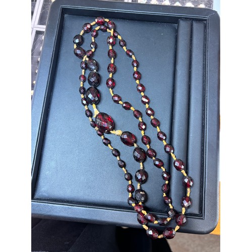 1445 - A quantity of amber, cherry amber and Bakelite bead necklaces