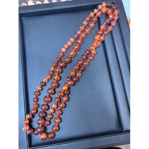 1445 - A quantity of amber, cherry amber and Bakelite bead necklaces