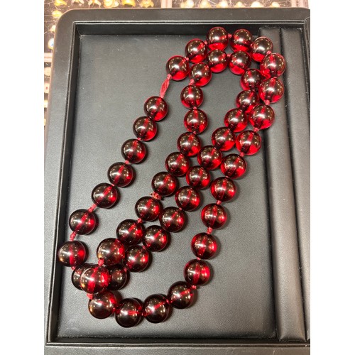 1445 - A quantity of amber, cherry amber and Bakelite bead necklaces