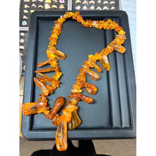 1445 - A quantity of amber, cherry amber and Bakelite bead necklaces