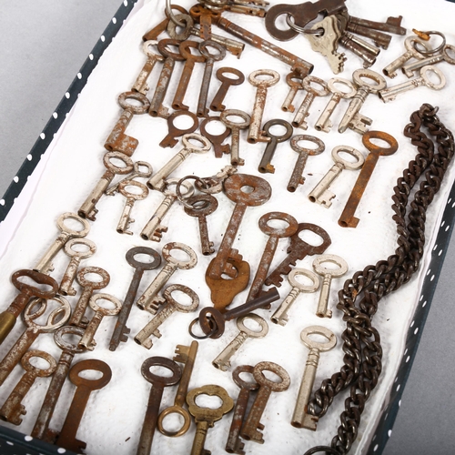 145 - A collection of various small keys