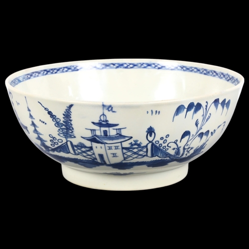 192 - An 18th century Chinese blue and white footed bowl, hand painted decoration, diameter 22cm