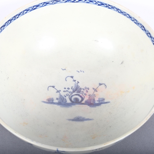 192 - An 18th century Chinese blue and white footed bowl, hand painted decoration, diameter 22cm