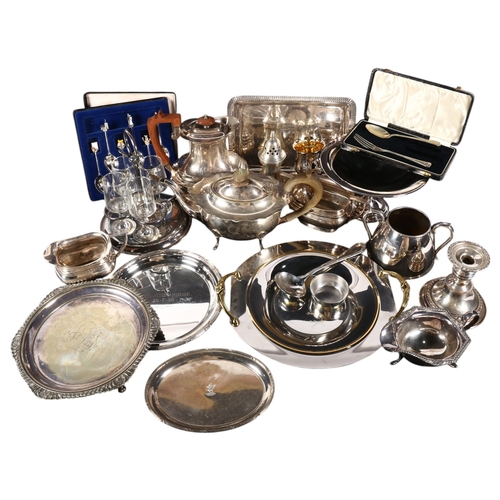 575 - A large quantity of mixed plated ware, to include plated tazza, salver, teaware, etc (boxful)