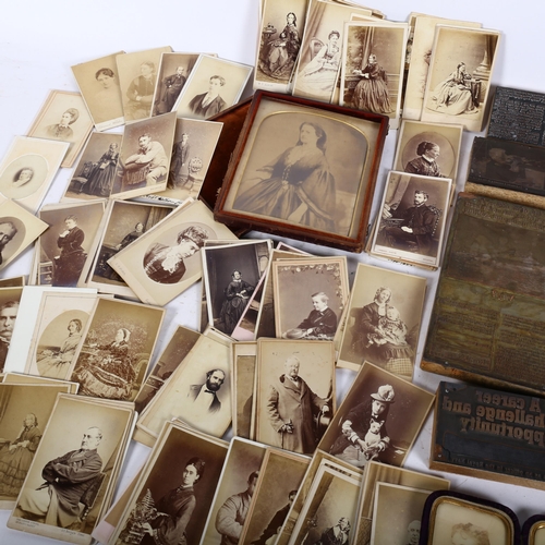 99 - A collection of Victorian portrait photos, including 2 cased examples, printing blocks