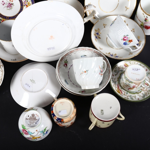 667 - A collection of 19th century decorative porcelain cabinet cups, saucers, Davenport Imari style plate... 