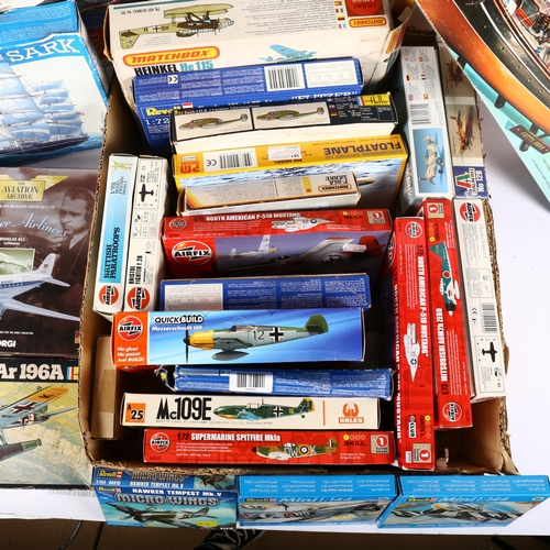 674 - Revel boxed kits for the Queen Mary and Cutty Sark, and a boxful of Corgi and Airfix etc aeroplane k... 