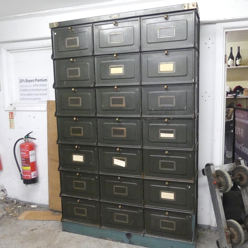 2686 - An industrial painted metal notary cabinet, with 21 compartments and label for H.E. Longini, Bruxell... 