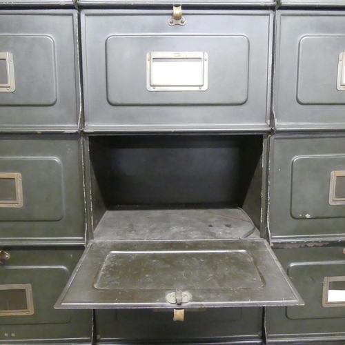 2686 - An industrial painted metal notary cabinet, with 21 compartments and label for H.E. Longini, Bruxell... 